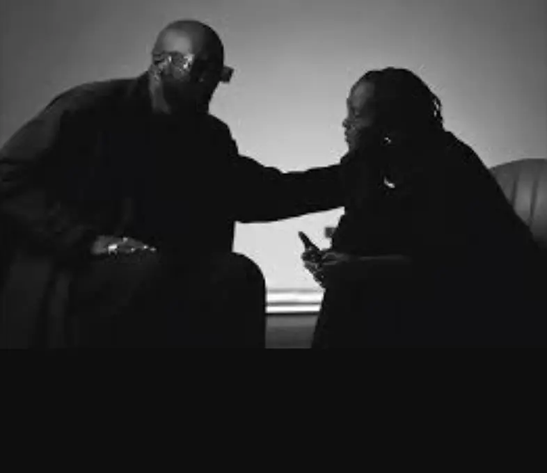 Tontonchris ft Ariel Wayz – Look Around XOXO